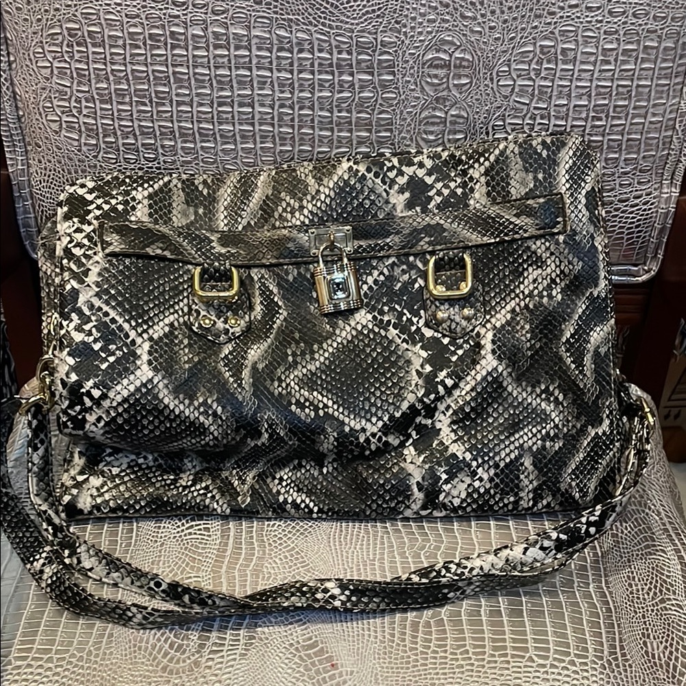 Snake-Print Shoulder Bag - Black & White